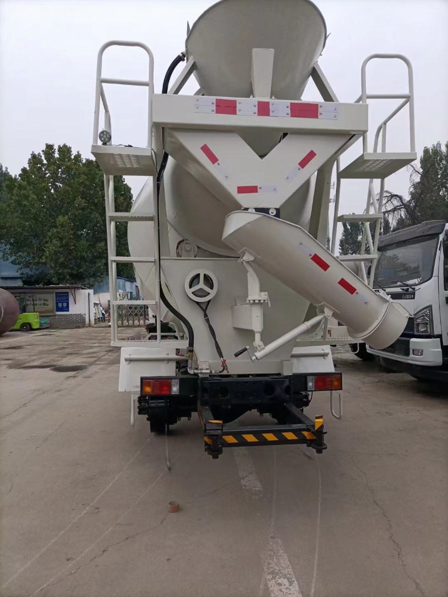 混凝土攪拌車(chē)廠家